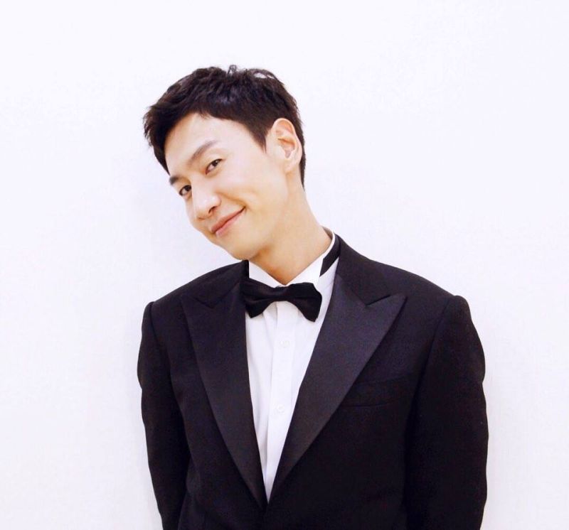 菲律賓粉絲為李光洙最後一次錄影應援！買下巨大銀幕廣告！期間不斷播放搞笑片段！