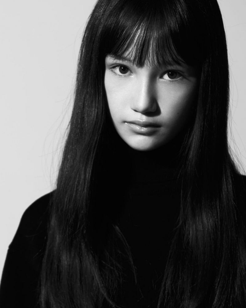 日本仙氣空靈少女登時尚雜誌爆紅！混血兒輪廓！真實年齡讓人難以置信！