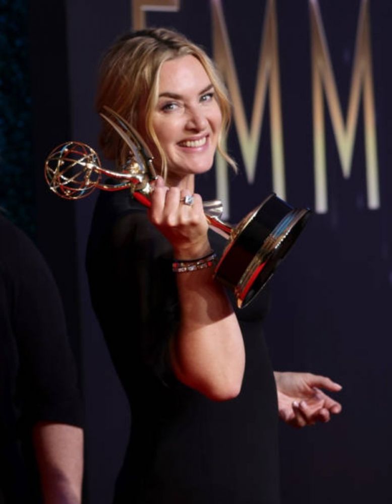 【艾美獎2021】《東城夢魘》橫掃迷你影集3獎項！Kate Winslet二度奪最佳女主角！撼贏大熱《后翼》Anya Taylor-Joy！