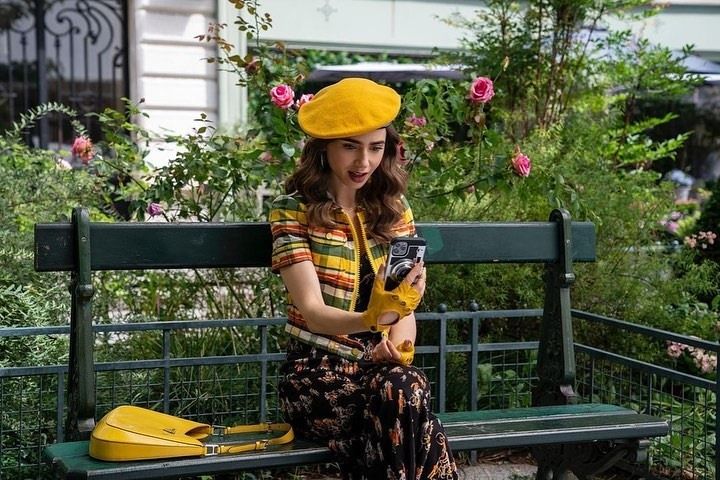 Netflix美劇《Emily in Paris 2》最新劇照曝光！12月22上架！原班人馬回歸出演！劇情簡介+4大看點！
