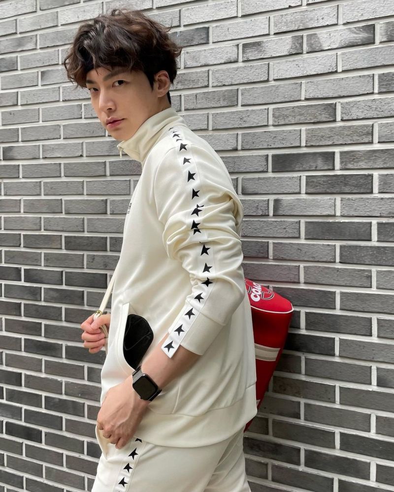 「運動天才」安宰賢出演全新綜藝！首集舉重挑戰成功！大曬腹肌有望擺脫「運動白癡」！