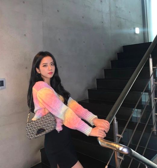 【秋冬穿搭】日本人氣針織上衣穿搭提案！百搭必備單品！保暖而不失時尚感覺！