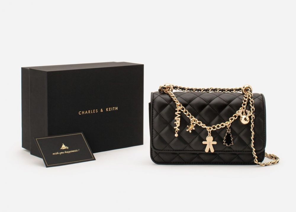 CHARLES & KEITH推出聖誕限定手袋！聖誕吊飾鏈帶！黑金小香風袋款！