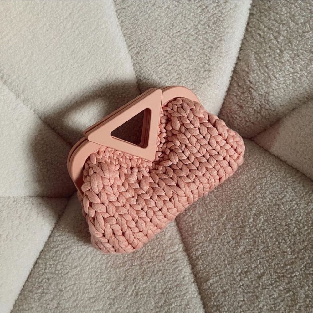 Bottega Veneta推出春夏新袋款！溫柔粉嫩/大地色調！散發早春活力氛圍！