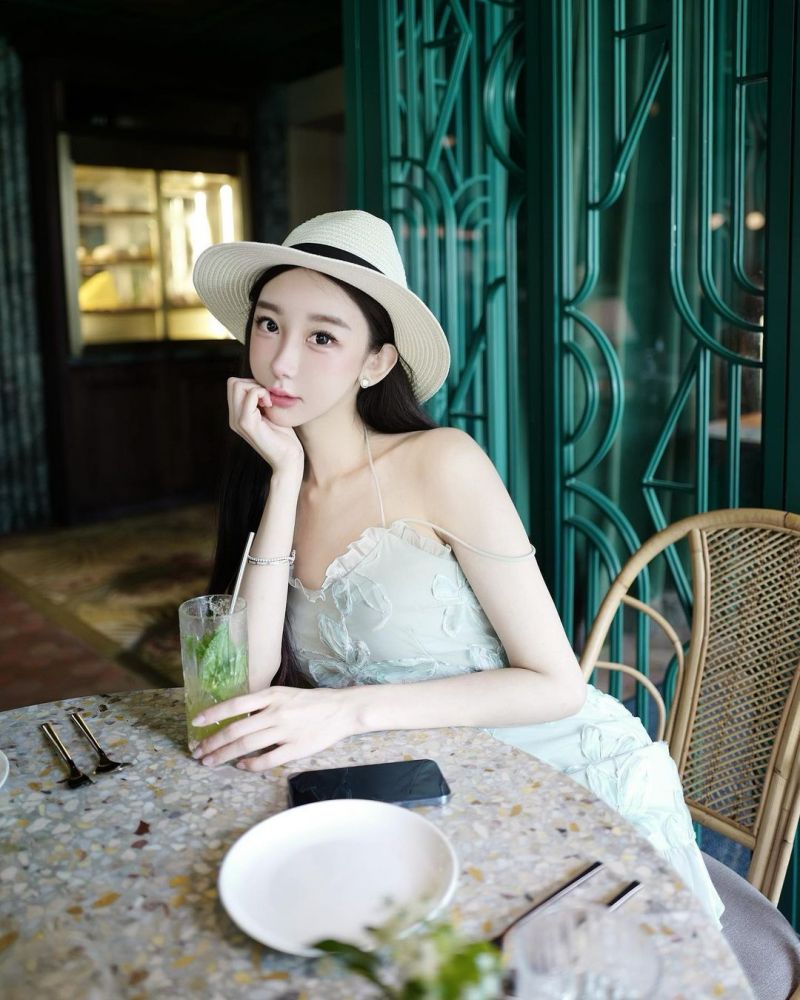 陳冠希舊愛Cammi玩瑜伽大晒火辣身材！不再撞樣NelNel！自爆炒股蝕錢仍生活富貴！