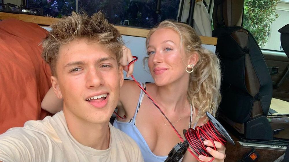 高中情侶驚覺是青梅竹馬3歲已認識！曾因搬家數次分開！幾經兜轉重燃愛火！