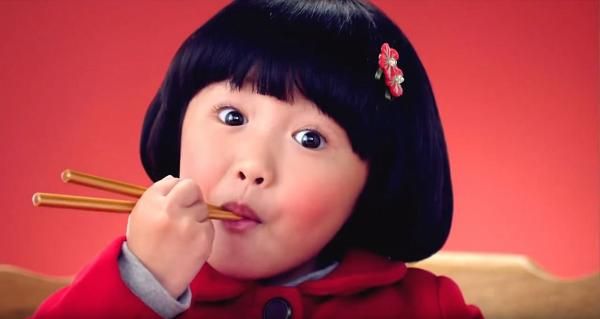 「美心妹妹」楊鎧凝Celine長大變日系少女！轉眼14歲女大十八變！雙眼圓大笑容甜美！