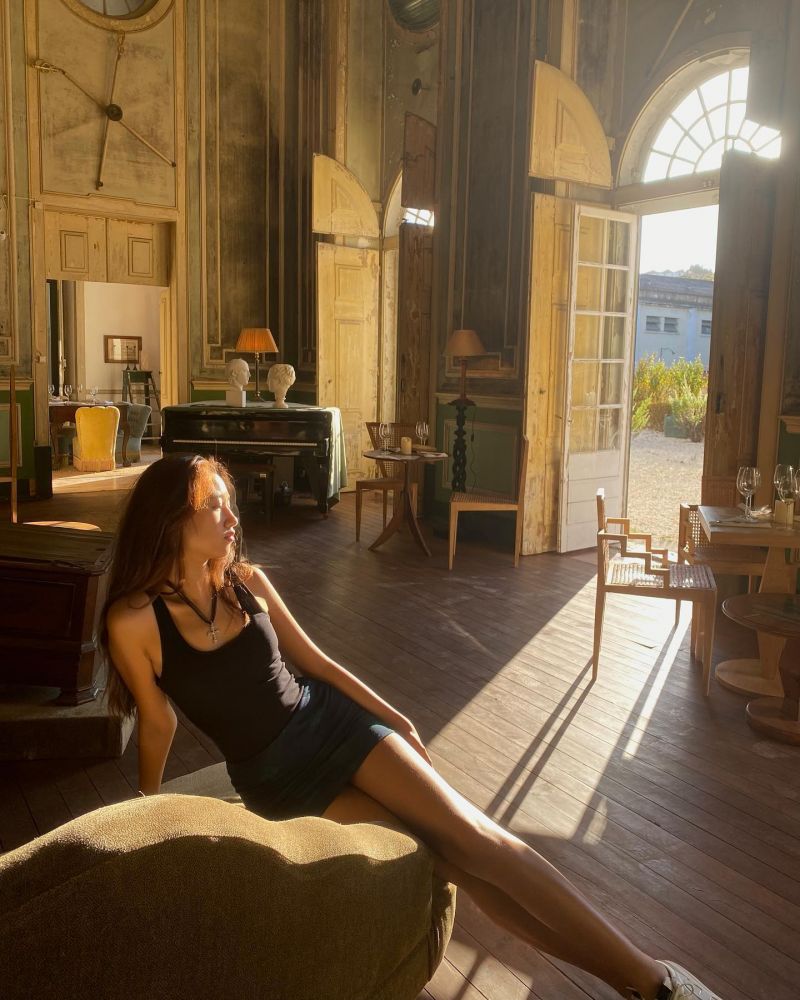 星二代｜任晴佳18歲宣布正式模特出道！IG大晒泳衣美照！九頭身比例展現超模氣勢！