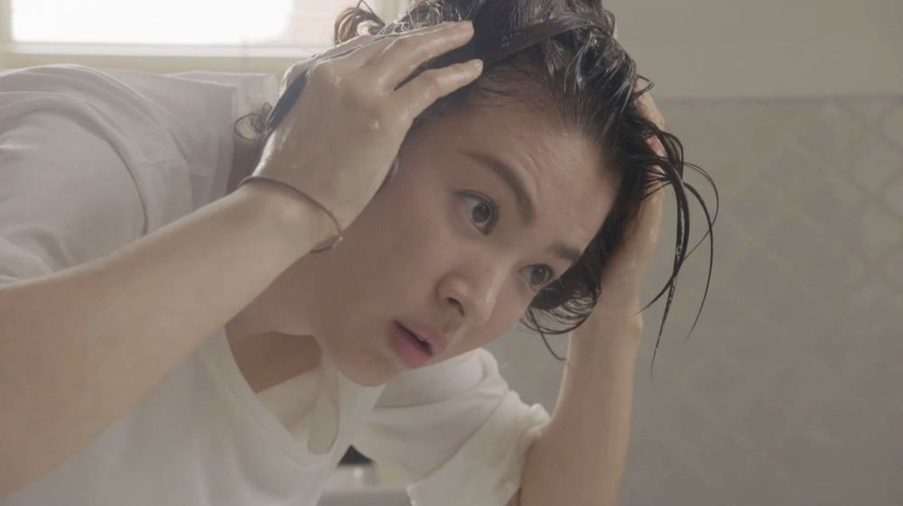 女生頭髮未吹乾睡醒變「面癱」險毀容！醫生：洗頭後不要吹冷氣！日本爆紅速乾吹髮術！