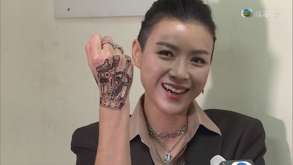 陳茵媺為新劇剪「剷青頭」嚇親囡囡！陳豪要求獨自照顧確診細女！老公極高防疫意識提議全家這樣做！