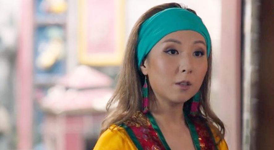 熱話｜神婆自稱神仙上身要「名牌手袋作法」！1舉動令受害人深信不疑！輕鬆騙走2百萬巨額！