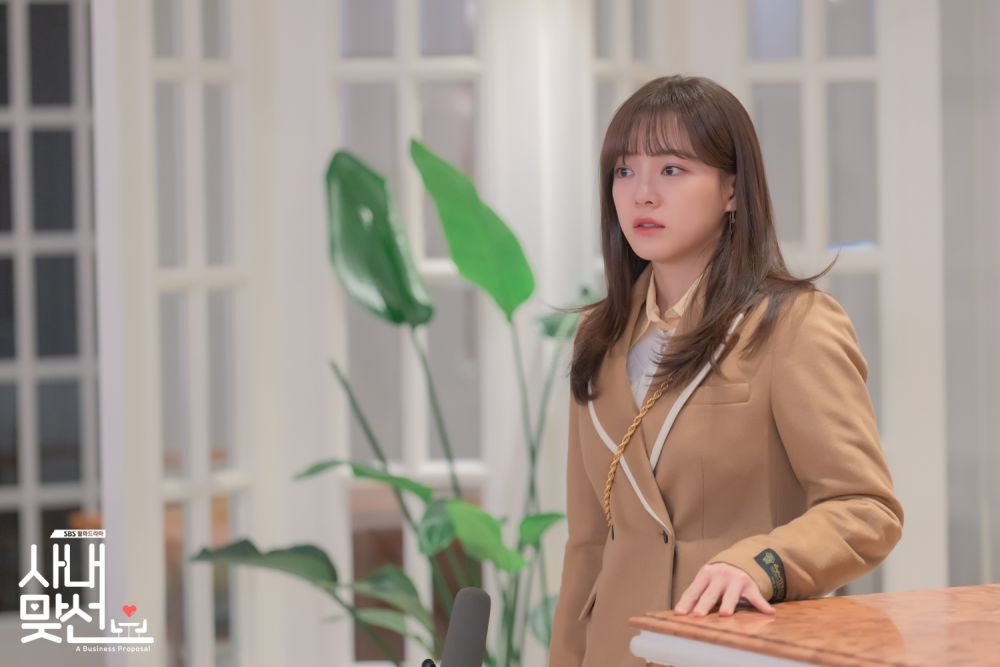 港女呻著淘寶衫被嫌「睇落好cheap」！男友一句話得罪女網友！意見兩極：的確料差又起毛粒！