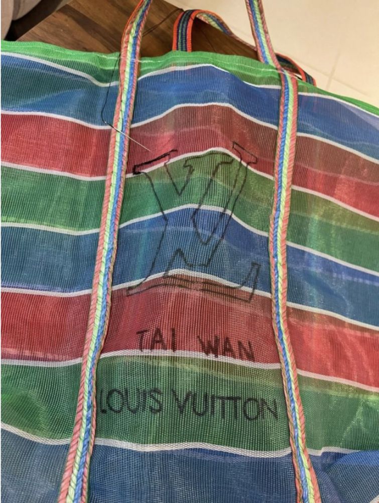 暖心男友親手製作99朵玫瑰求婚！被讚有「達人級手藝」！結束1023日異地戀感動網民！