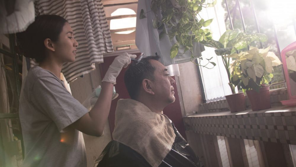 【熱話】父親偷食外傭令對方懷孕！大肚後更要媽媽服侍！網民大鬧可恥！