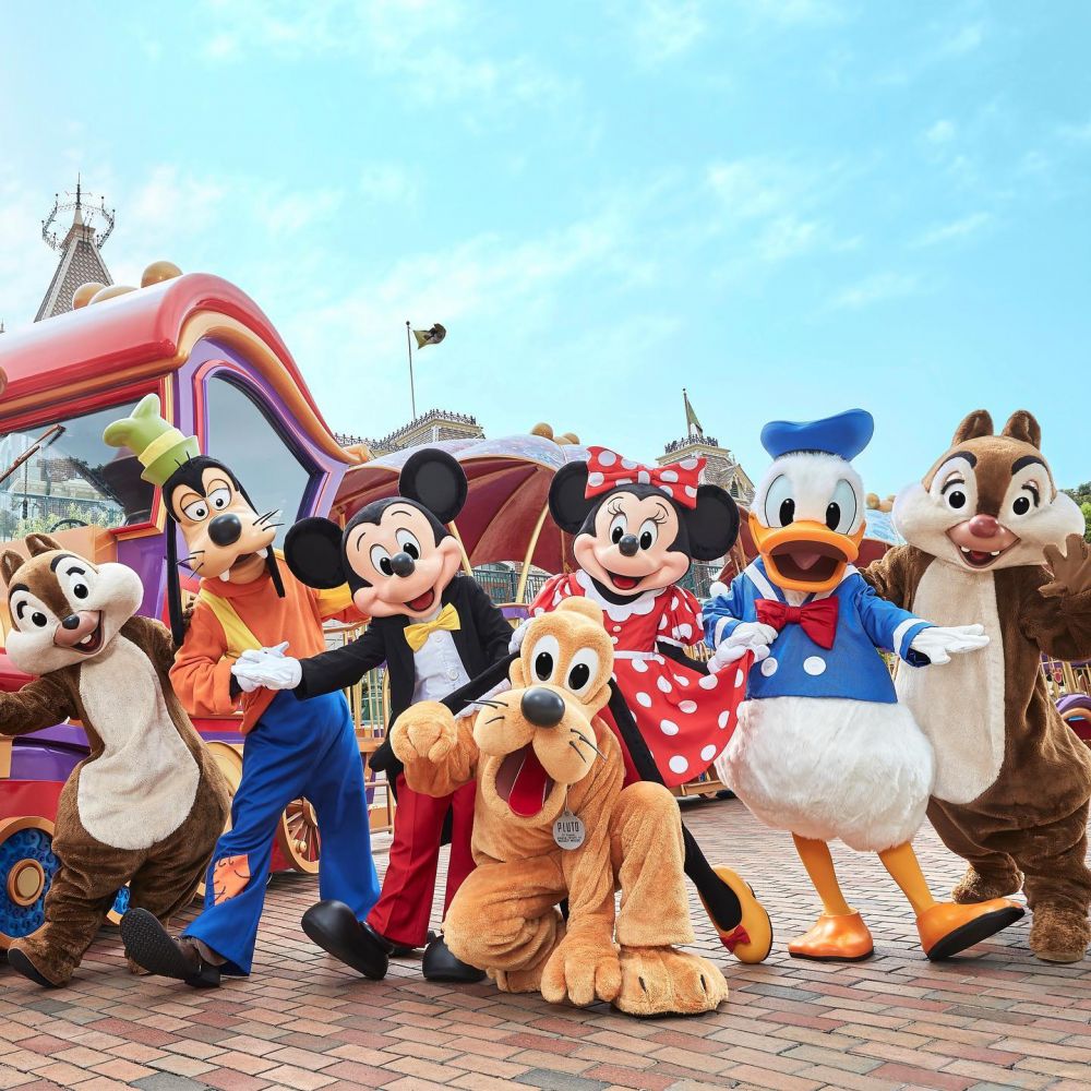 港女呻曾被迪士尼樂園公仔揩油！惹網民留言意見兩極！有人分享曾被Iron Man「抄牌」？