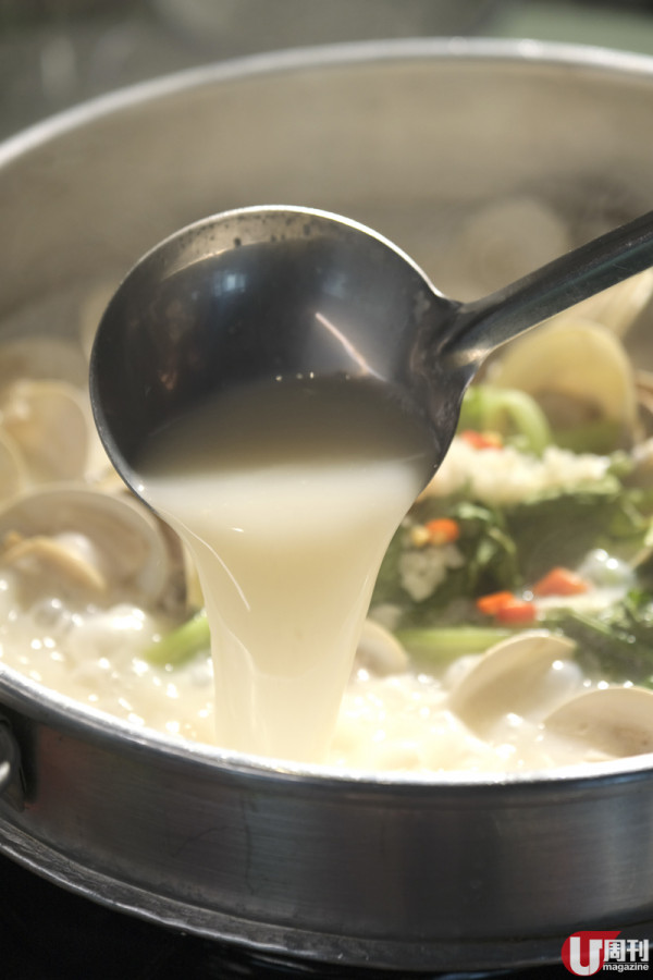 陀地大排檔賣港式火鍋 鎮店卜卜蜆 / 豪華用料沙嗲鍋&nbsp;