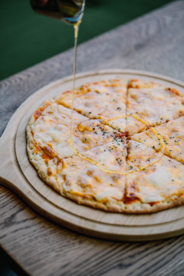 荃灣美食｜人氣簡約木系Cafe HOW進駐荃灣！  落地大玻璃+木系傢私打卡位、開幕優惠免費送飲品