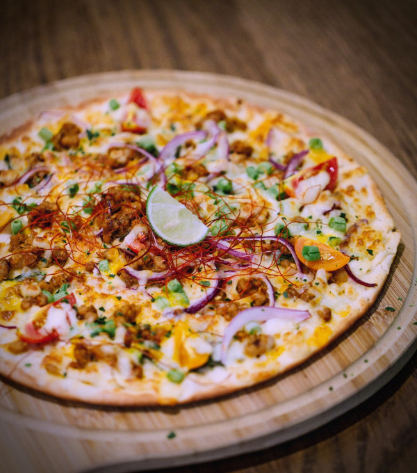 荃灣美食｜人氣簡約木系Cafe HOW進駐荃灣！  落地大玻璃+木系傢私打卡位、開幕優惠免費送飲品