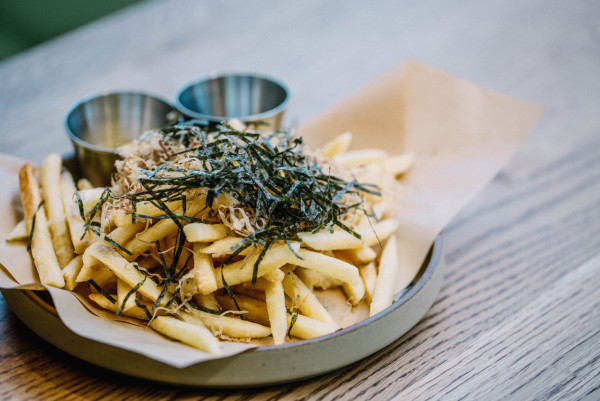 荃灣美食｜人氣簡約木系Cafe HOW進駐荃灣！  落地大玻璃+木系傢私打卡位、開幕優惠免費送飲品