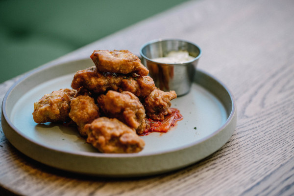 荃灣美食｜人氣簡約木系Cafe HOW進駐荃灣！  落地大玻璃+木系傢私打卡位、開幕優惠免費送飲品