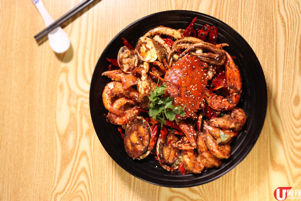 40 種香料秘製&nbsp; 香氣麻辣香鍋 / 60 種配料任揀