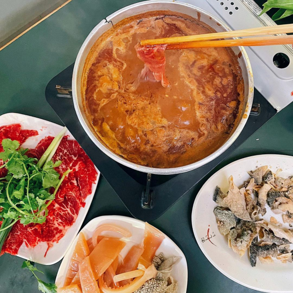 香港逾15間必食打邊爐推介  唱K火鍋／任食雞煲／過江龍台式火鍋／港式沙嗲鍋／重慶麻辣火鍋