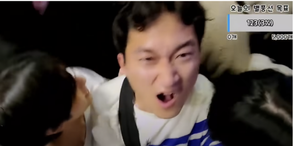 南韓Youtuber拍下梨泰院逼爆過程 臉上表情由開心變驚恐 最後靠1招活命 