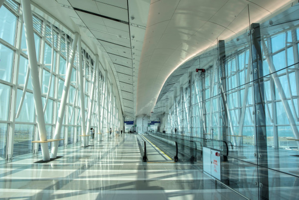 香港國際機場增2大新設施 落地玻璃天際走廊/8分鐘直達T1衛星客運廊 