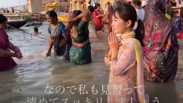 日本妹挑戰印度恆河淨身習俗 由頭浸到落腳再洗臉 結果下場超慘 