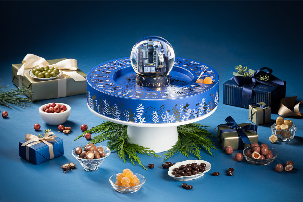 Lady M聖誕倒數月曆2022 寶藍色聖誕禮盒+水晶球擺設／12款口味糖果朱古力