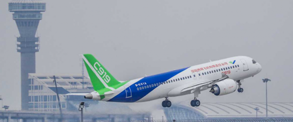 首架中國製造客機C919亮相航空展 獲大陸民航局發合格證 5間航空已購入 