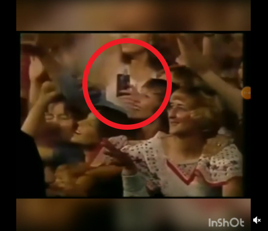 45年前貓王演唱會驚見「時空旅人」 粉絲疑似拿著智能電話錄影？ 