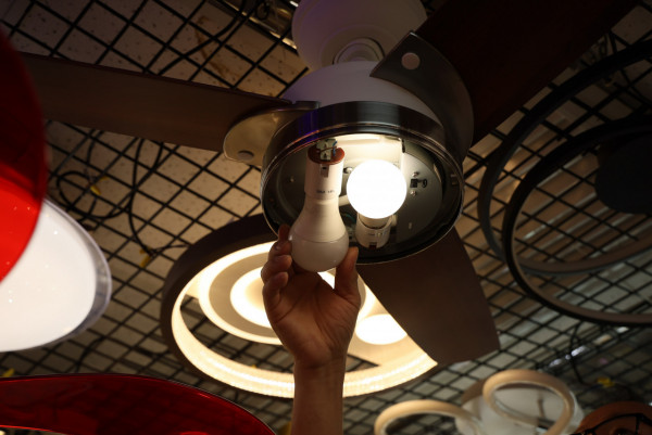 選購風扇燈6大貼士 樓底幾高先裝到？邊款最涼最光？