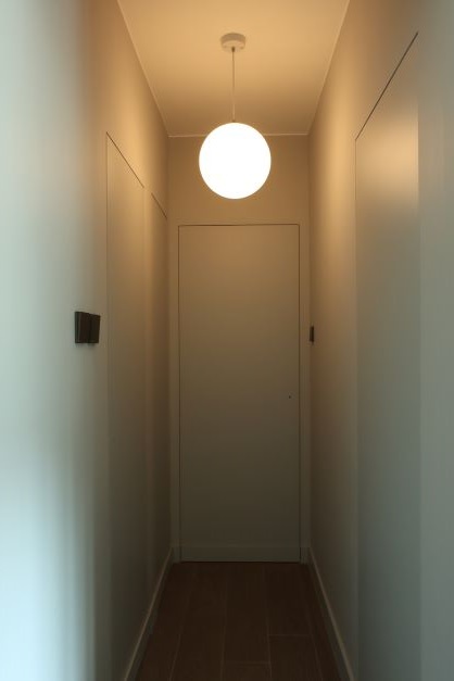 將軍澳20年樓變二人世界型格家居  月球燈夠 moody 玻璃廚房增採光空間感