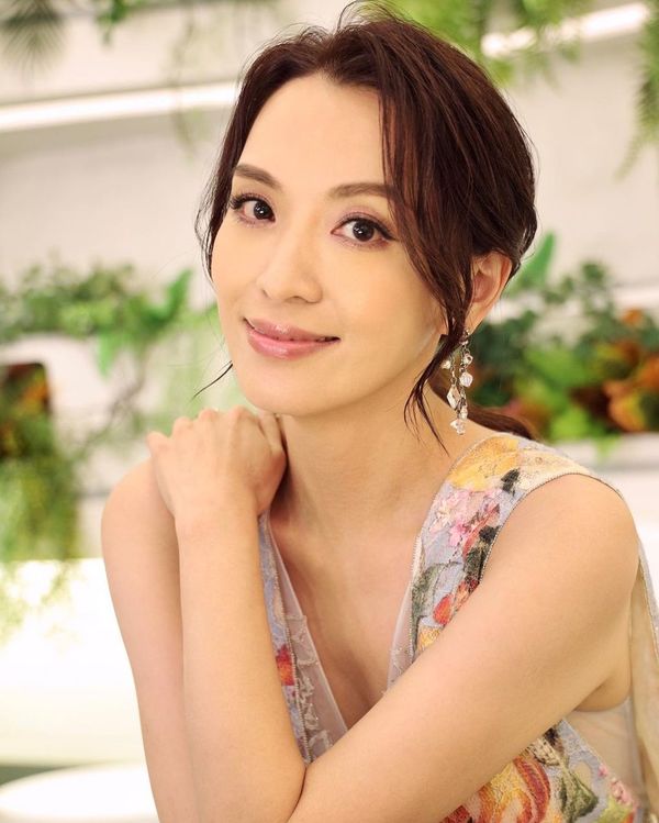 51歲性感美魔女與老公相識7周年晒恩愛 曾歷夫妻房事不協調後離婚收場