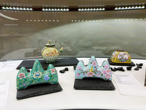 中西典雅結晶琺瑯展 盡覽古今珍貴器具/首飾/畫作