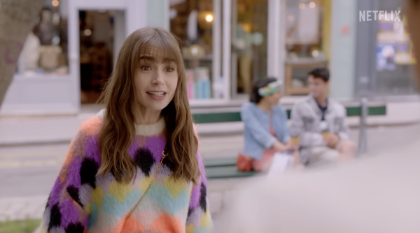 Lily Collins性感金裙現身首映禮！粉絲卻指顏值崩壞？ 