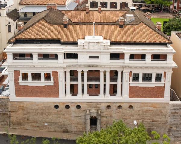 WATERMARK 三面環海飽覽維港天際  期間推「Love On the Water情人節菜單」 