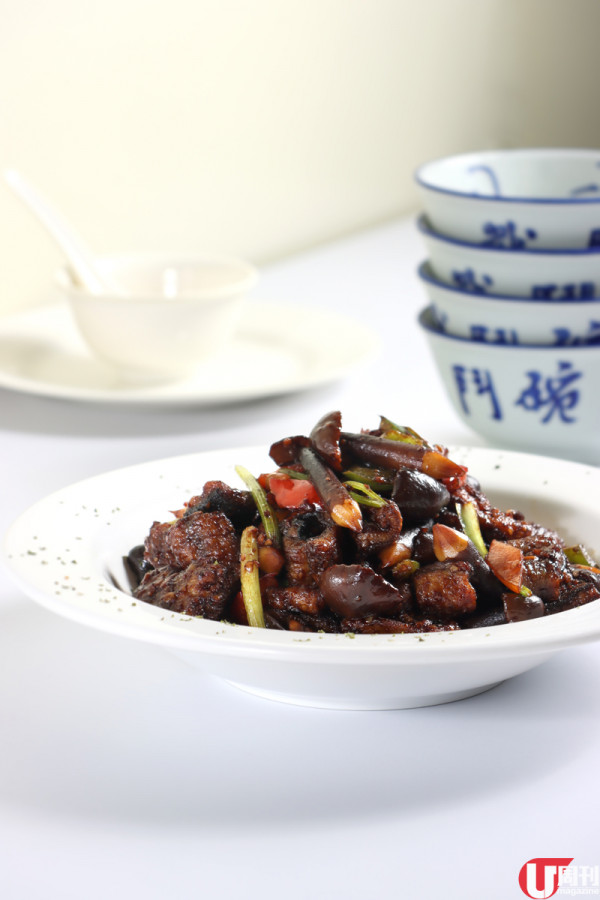 渣華道街市人氣店小二 搬去北角 / 必試刁鑽指天翅