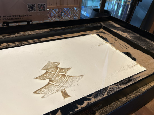香港首個沙畫展《揉沙說愛》 用細沙講生命故事 療癒心靈