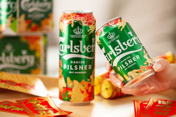 嘉士伯啤酒推出兔年新春特別版紀念罐   玉兔迎春／花開富貴／送禮之選！