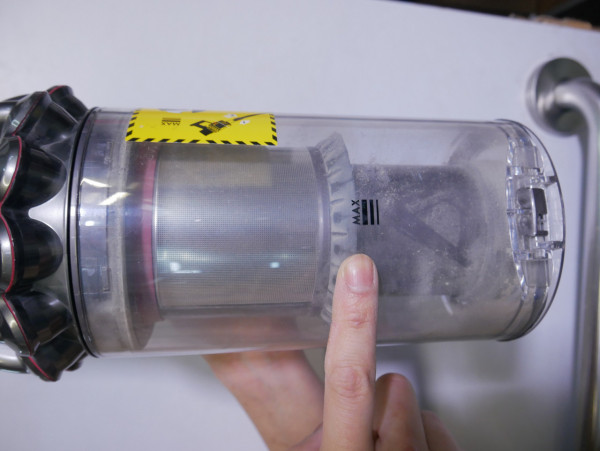 深水埗電池男教直立式吸塵機保養Tips 3大清潔要點、常見問題！電池點先襟用？