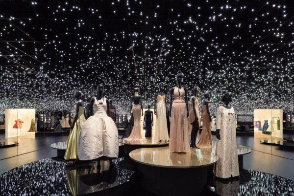 Dior展登陸東京現代美術館 向日本文化致敬 展出日本皇室、名人禮服 