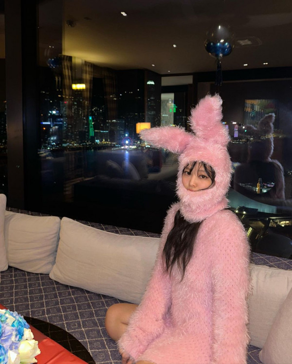 BLACKPINK香港演唱會尾場粉絲為Jennie驚喜慶生 壽星女IG上載性感兔女郎照意外透露下榻酒店