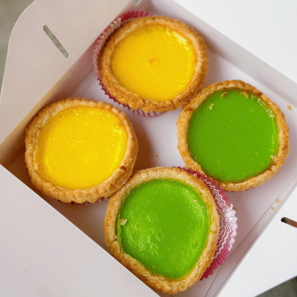 沙田美食丨沙田冰室創意班蘭味蛋撻！吸睛青綠賣相+淡淡班蘭香氣+酥皮蛋撻 