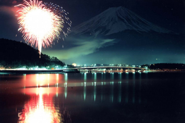 日本煙火大會｜2024河口湖冬季煙火會登場 一共11場、超唯美富士山雪景！ 
