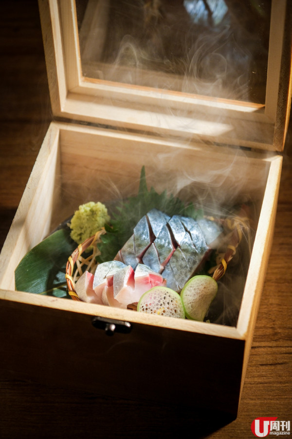 日本菜食廈居酒店 木盒煙燻熟成拖羅 / 走肥膏版牛腸鍋