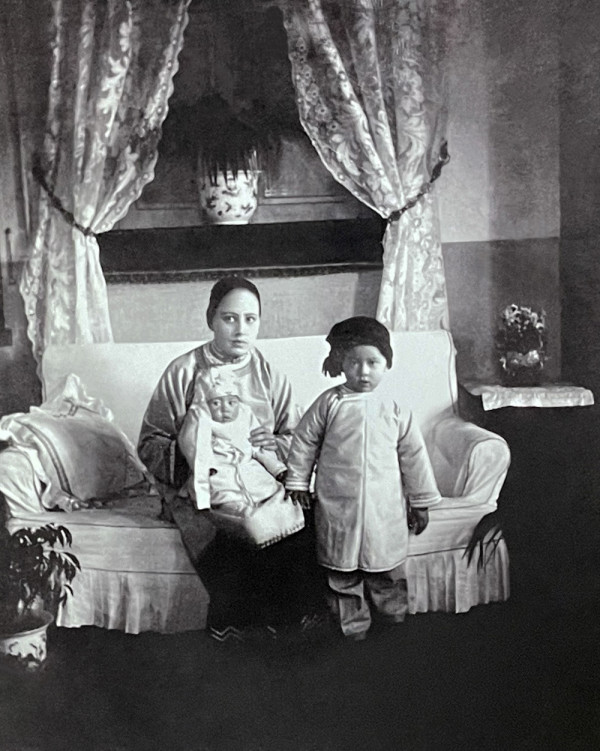 韓裔攝影師金志倫關注跨種族 《 m < other > 》拍母親和混血孩子肖像