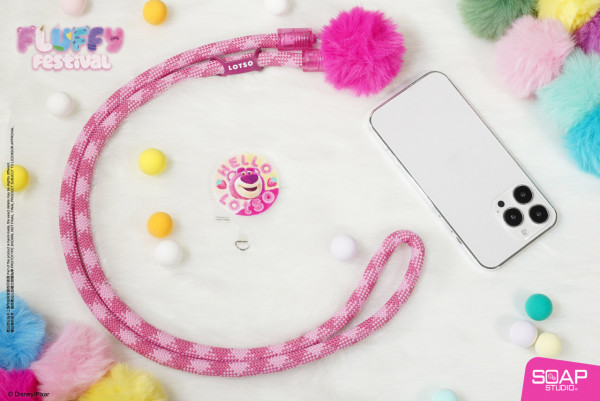 OK便利店推出5款甜蜜限定迪士尼精品！情侶公仔/水晶球/斜挎手機背帶$149起！