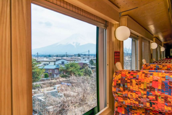 暢遊富士山河口湖觀光列車 零死角觀賞富士山 票價僅港幣起 